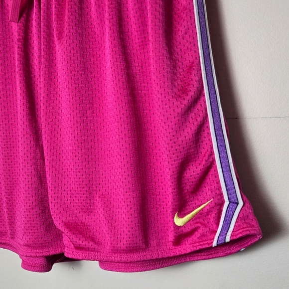 Women's Nike Dri-Fit Basketball Athletic Shorts, Size Large - Picture 2 of 3
